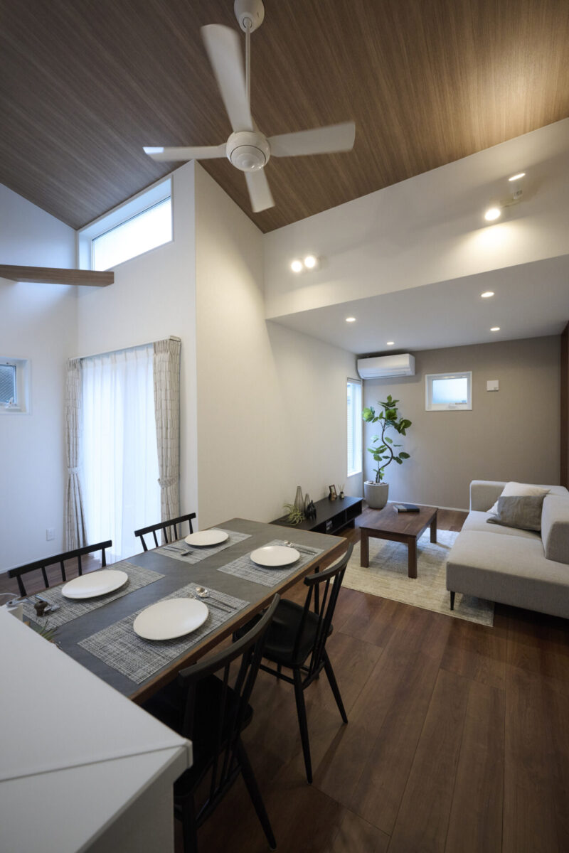 勾配天井×小屋裏収納のある平屋